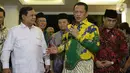 Ketua MPR RI, Bambang Soesatyo (kedua kanan) bersama Ketua Umum Partai Gerindra, Prabowo Subianto serta pimpinan MPR RI memberi keterangan usai melakukan pertemuan di Jakarta, Jumat (11/10/2019). Pertemuan membahas dinamika perpolitikan di tanah air. (Liputan6.com/Helmi Fithriansyah)