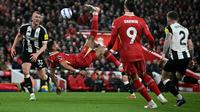 Pertandingan Liverpool versus Newcastle di Liga Inggris hari Kamis (27/02/2025) dini hari WIB. (Paul ELLIS / AFP)