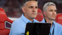 Pelatih Timnas Indonesia, John Herdman, memimpin anak asuhnya saat menghadapi Oman pada FIFA Matchday periode Juni 2026 di Stadion Utama Gelora Bung Karno, Jakarta. Berkat racikan Herdman, Tim Garuda menang 3-0 atas Oman. (Bola.com/Bagaskara Lazuardi)