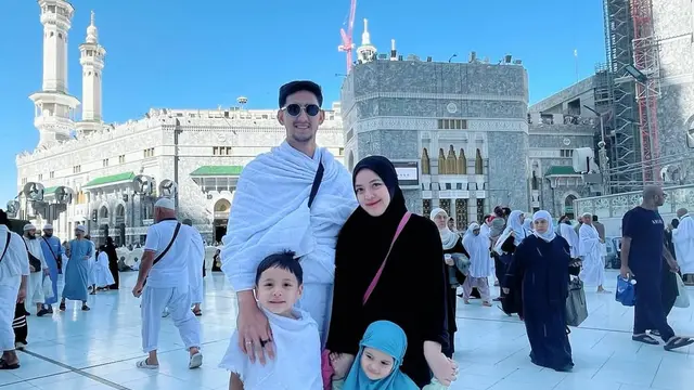 Potret Tasya Kamila umrah sekeluarga (credit: instagram/tasyakamila)