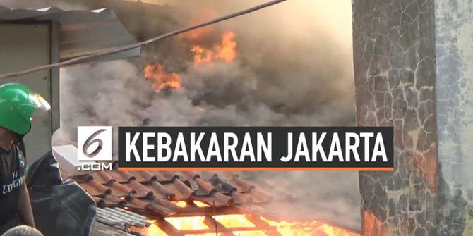 VIDEO: Korsleting Listrik Hanguskan 10 Rumah di Jakarta Utara