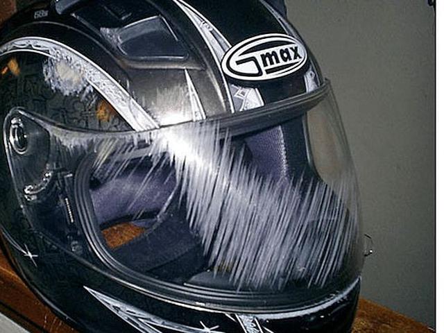 Ini Cara Mudah Hilangkan Goresan Di Kaca Helm Otomotif Liputan6 Com