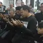 Calon Wali Kota Bima Arya berdoa usai Pilkada 2018. (Liputan6.com/Achmad Sudarno)