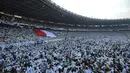 Bendera merah Putih raksasa terlihat  dalam kampanye akbar pasangan capres-cawapres nomor urut 02 Prabowo Subianto - Sandiaga Uno di Stadion Utama Gelora Bung Karno (SUGBK), Jakarta, Minggu (7/4/2019). Kampanye itu diikuti ribuan simpatisan pendukung Prabowo-Sandi. (merdeka.com/Arie Basuki)