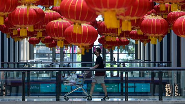 FOTO: Jelang Imlek, Mal di Kuala Lumpur Berhias Lentera