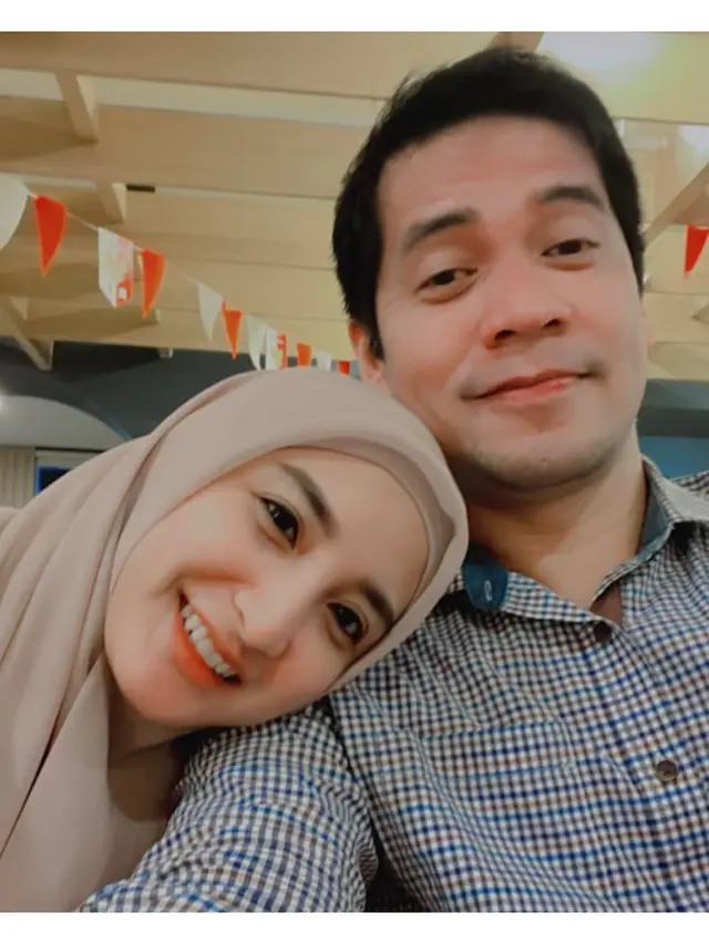 6 Potret Ricky Perdana dan Istri, Ungkap Kondisi Anak Usai Jatuh dari Lantai 2