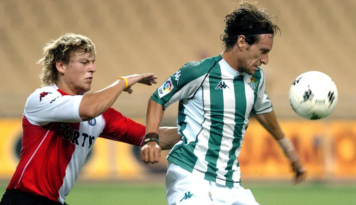 4. Alfonso Perez (Real Betis) – Striker Real Madrid era 90-an ini gagal menunjukan performa terbaiknya. Cidera dan kemunculan Raul Gonzalez membuatnya kalah bersaing yang kemudian membuatnya memilih pindah ke Real Betis. (EPA/Eduardo Abad)