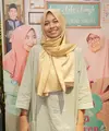 Penampilan berbeda dari Yuki Kato saat acara nonton bareng film Cahaya Cinta Pesantren. Yuki yang menjadi pemeran utama dalam film itu tampil cantik dengan mengenakan busana muslimah lengkap dengan hijabnya. (Bambang E. Ros/Bintang.com)