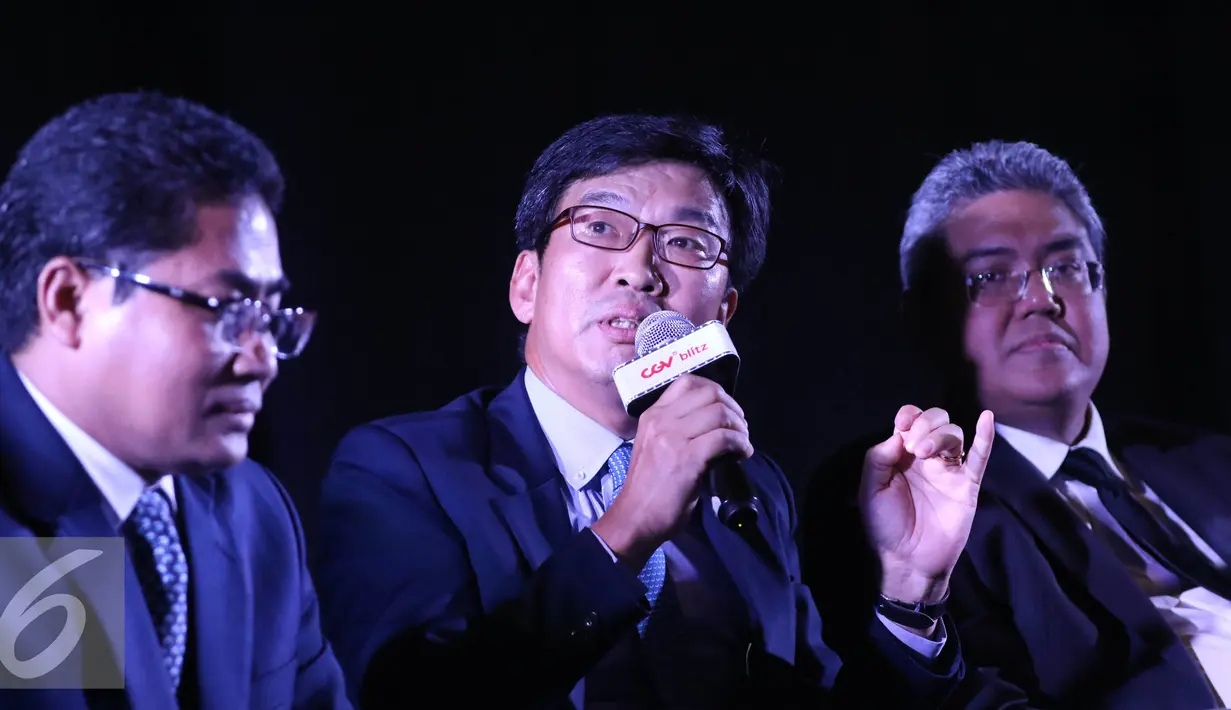 E Ambassador, Sun Jong In, The Mission of the Republic of Korea to ASEAN (tengah) saat jumpa pres Korea ASEAN Cinema Weekend 2016, Jakarta, Jumat (14/10). Festival film ini akan memutar 11 film dari berbagai negara di ASEAN.(Liputan6.com/Herman Zakharia)