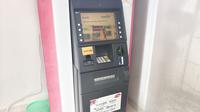 Lokasi pembobolan ATM yang diamankan Polsek Bojongsari di SPBU, Jalan Raya Pengasinan, Kecamatan Sawangan, Kota Depok. (Liputan6.com/Dicky Agung Prihanto)