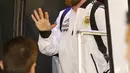 Megabintang timnas Argentina, Lionel Messi, tiba di hotel Hilton menjelang laga persahabatan atau uji coba melawan Uruguay di Tel Aviv, Minggu (17/11/2019). Sebelumnya laga persahabatan antara Argentina vs Uruguay di Israel terancam batal menyusul situasi memanas di kawasan tersebut. (Jack GUEZ/AFP)