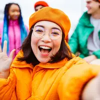 ilustrasi perempuan bahagia/oneinchpunch/Shutterstock