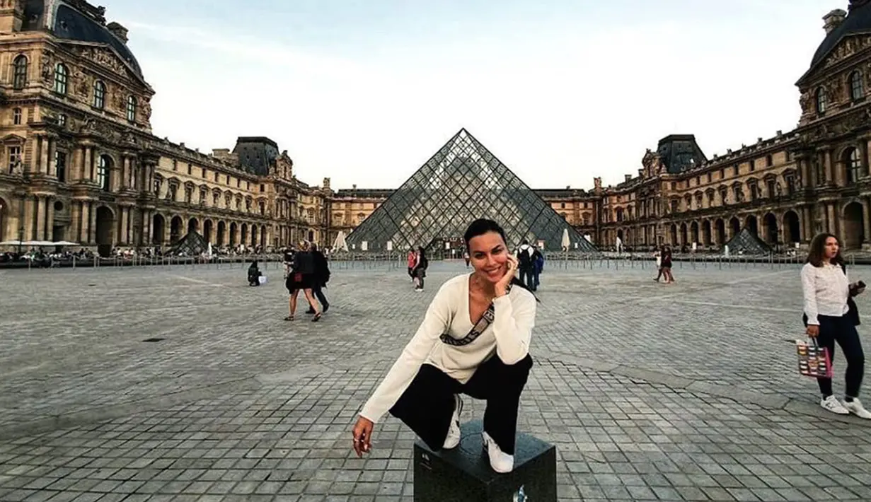 Tahun 2018 lalu Sophia pernah menjalin hubungan dengan musisi top Indonesia, Ariel Noah. Namun sayang harus putus ditengah setelah menjalani hubungan selama 3 tahun. (Liputan6.com/sophia_latjuba88)