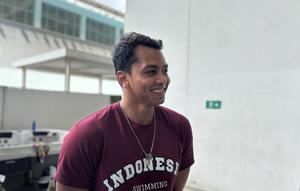 Atlet renang Indonesia Siman Sudartawa bicara soal rencananya pensiun selepas partisipasi di SEA Games 2025 Thailand. Hal ini dia sampaikan saat ditemui awak media di sela-sela IOAC 2025 di Stadion Akuatik GBK, Senayan, Jakarta pada Rabu (12/11/2025). (Liputan6.com/Melinda Indrasari)