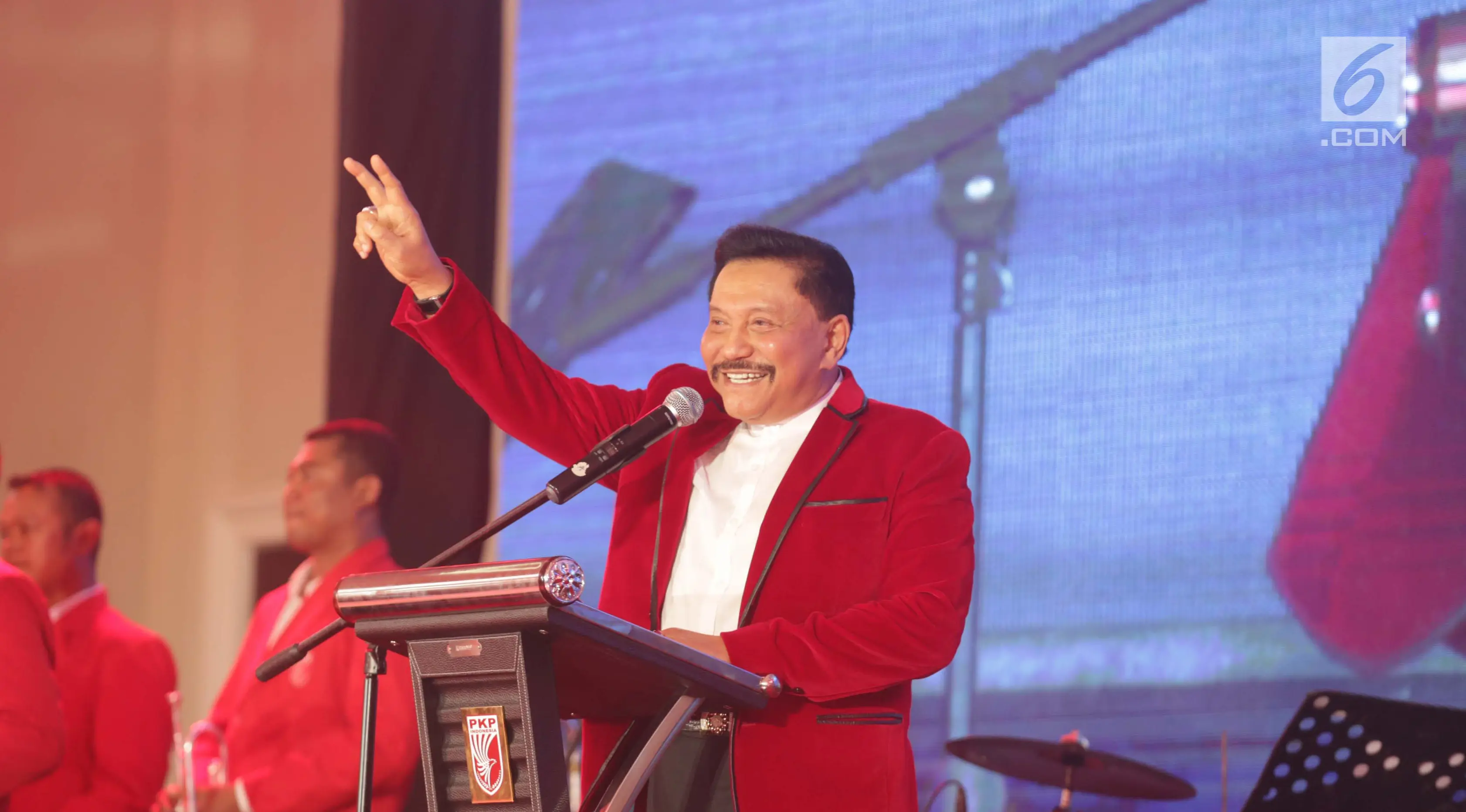 Ketum PKPI, AM Hendropriyono memberi sambutan dalam acara Syukuran PKPI di Cipayung, Jakarta, Jumat (29/12). Ketum PKPI, AM Hendropriyono menuturkan, nantinya capres ini akan mendulang suara dari partai-partai nasionalis. (Liputan6.com/Faizal Fanani)