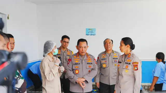Kapolri Jenderal Listyo Sigit Prabowo saat meresmikan Satuan Pelayanan Pemenuhan Gizi (SPPG) Polres Jembrana, Bali, Selasa (17/6/2025).