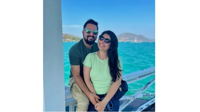 Ingat Bocah Penghitung Bintang di Kuch Kuch Hota Hai? Ini 6 Potretnya Bareng Istri