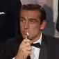 Sean Connery sebagai Bond (via www.007james.com)