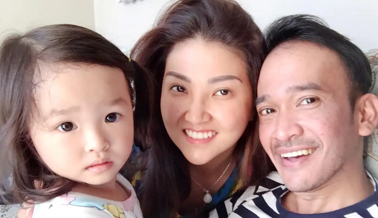 Setelah lama diam, mantan Cherrybelle itu lantas menjawab selama ini banyak yang melihat suaminya, Ruben makin kurus. Melalui Insta storynya ia menjelaskan. (Instagram/ruben_onsu)