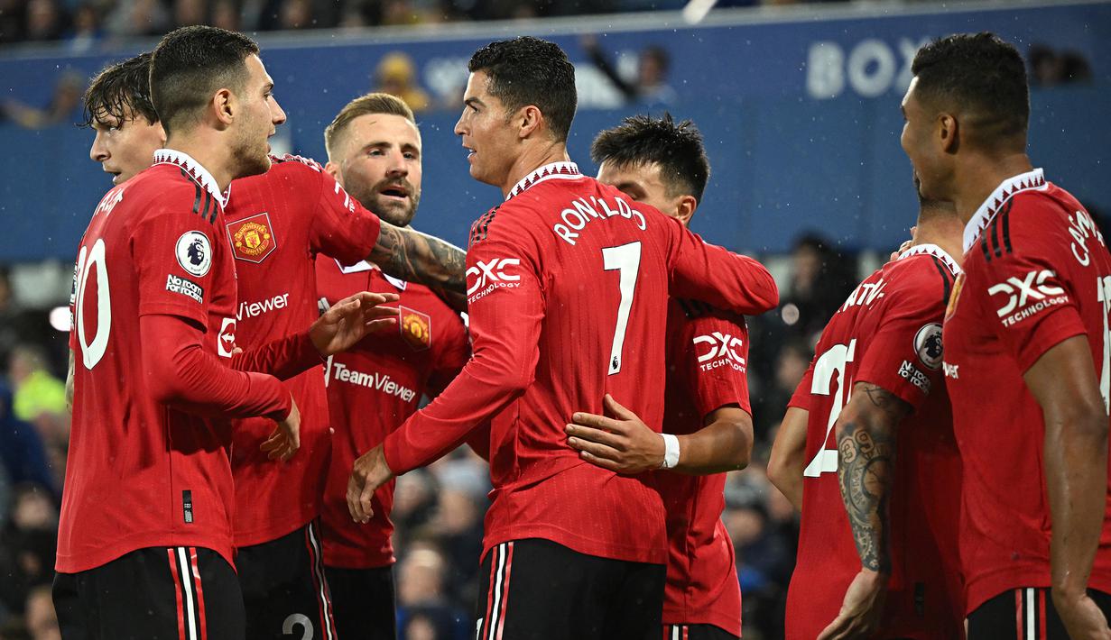 <p>Manchester United. Klub besutan Erik ten Hag ini total menyumbang 16 pemain yang akan berlaga di Piala Dunia 2022 Qatar yang didominasi oleh Timnas Brasil sebanyak 4 pemain. Sementara sisanya adalah Inggris (3), Portugal (3) dan masing-masing satu pemain untuk Denmark, Prancis, Belanda, Uruguay, Argentina dan Tunisia. (AFP/Oli Scarff)</p>