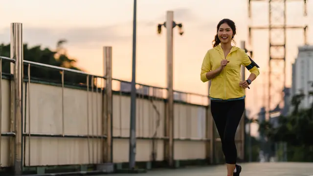 5. Dengarkan Kondisi Tubuh dan Jangan Terlalu Keras pada Diri Sendiri [Dok/freepik.com]