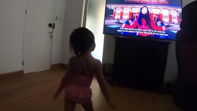 5 Potret Aktivitas Nastusha, Anak Glenn Alinskie dan Chelsea Saat 'Di Rumah Aja'