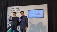 Irfan Rinaldi, Product Marketing Manager Samsung Electronic Indonesia dan Giring Ganesha Djumaryo, Ketua Panitia Penyelenggara Piala Presiden Esports 2020. Liputan6.com/Yuslianson