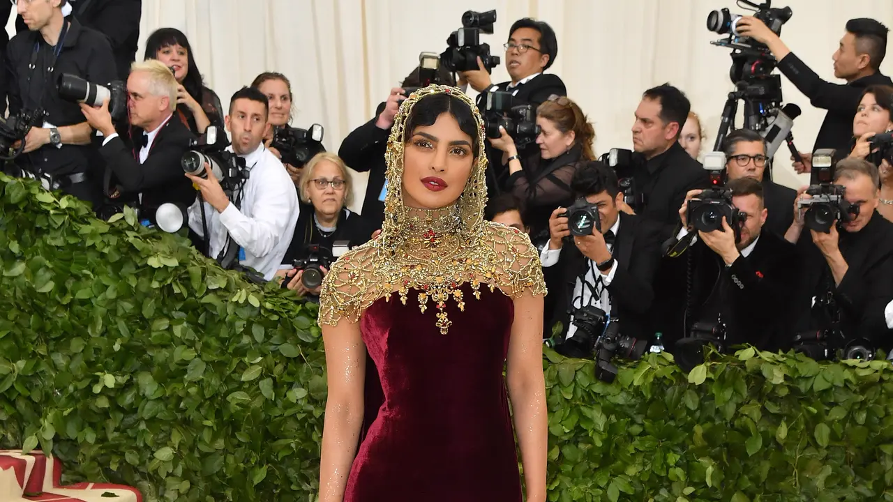 [Bintang] Tampil Cantik di Met Gala 2018, Priyanka Chopra Tuai Pujian