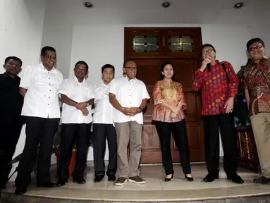 Ketua Umum Partai Golkar Aburizal Bakrie menyambangi rumah Ketua Umum PDIP Megawati di Teuku Umar, Jakarta Pusat, (Liputan6.com/Johan Tallo)