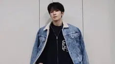 Jeon Wonwoo dikenal luas sebagai member dari grup asal Korea Selatan, Seventeen. Pria kelahiran 17 Juli 1996 ini pun memiliki posisi sebagai rapper dan tergabung dalam hip hop team. (Liputan6.com/IG/@everyone_woo)