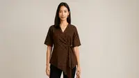 15 Model Atasan Batik Buat Kerja Terbaru 2025, Tampil Profesional dan Stylish