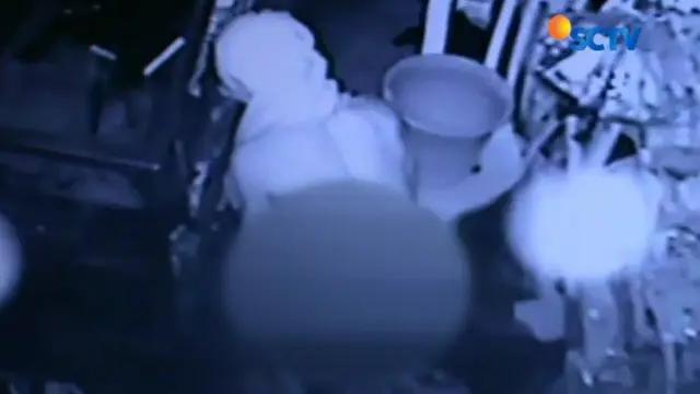 Aksi Pencuri Bugil Terekam CCTV