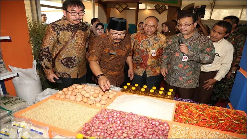 Gubernur Jawa Timur Soekarno membuat surat edaran larangan impor daging kerbau dan jeroan masuk ke Jawa Timur.