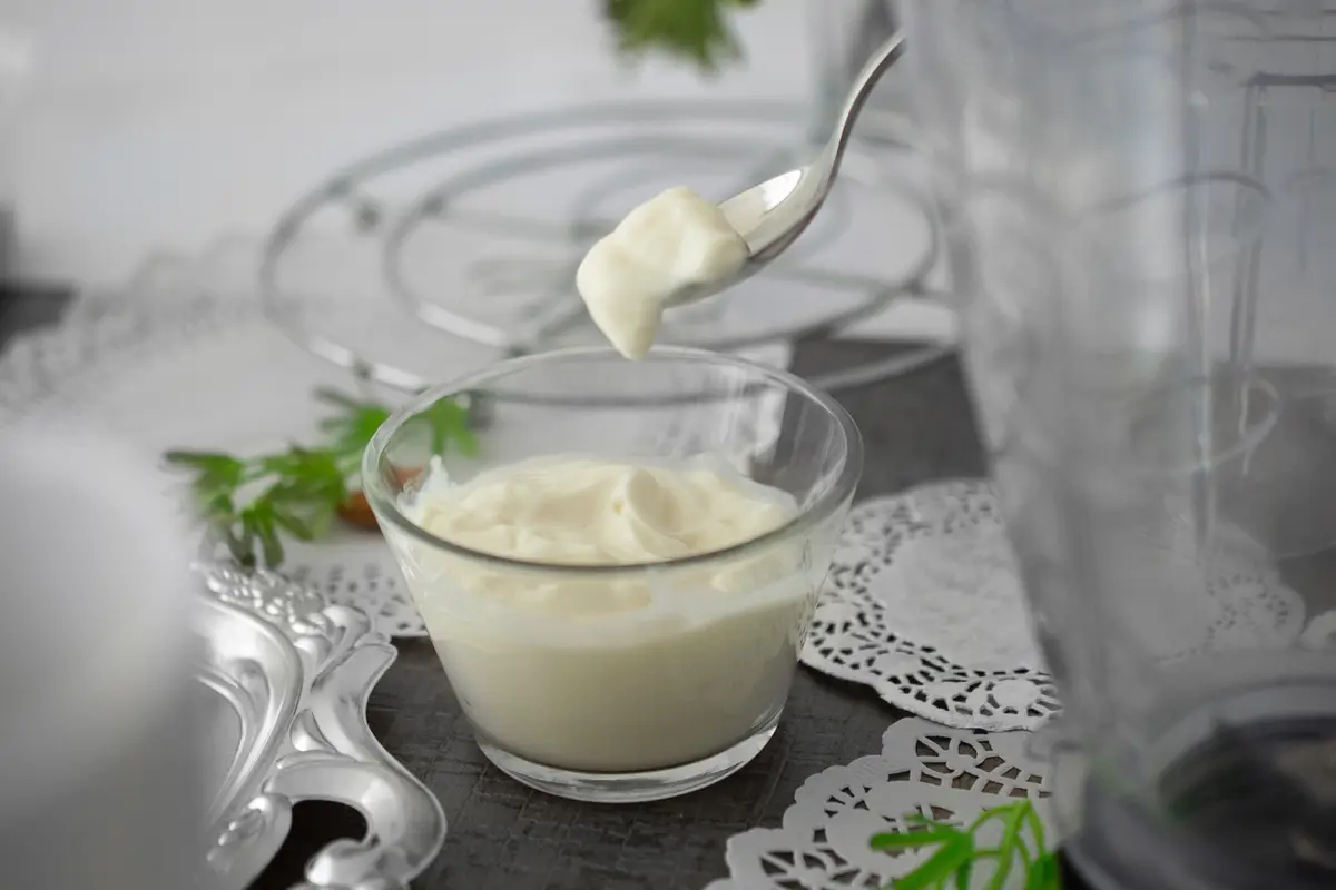 Mayonnaise untuk masker rambut.