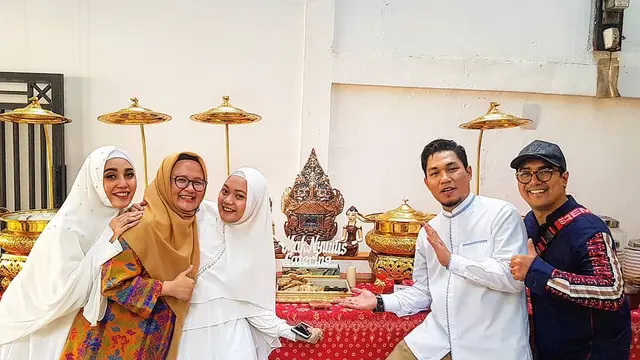 Jadi Mualaf Ini 7 Potret Monica Imas, Istri Rizal Armada yang Berhijab