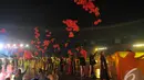 Ratusan balon dilepaskan ke udara usai doa bersama pada acara ibadah akbar bertajuk 'Ind‎onesia Penuh Kemuliaan', Jakarta, Sabtu (8/11/2014) (Liputan6.com/herman Zakharia)