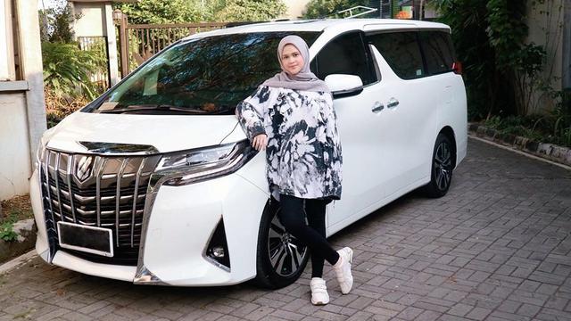 6 Potret Terbaru Cut Meyriska Usai Melahirkan, Curi Perhatian