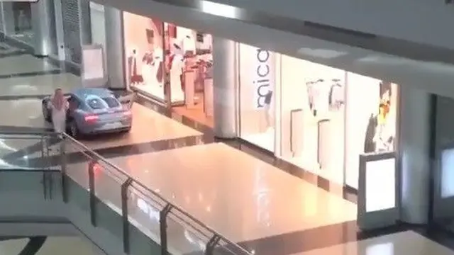 belanja di mall naik mobil