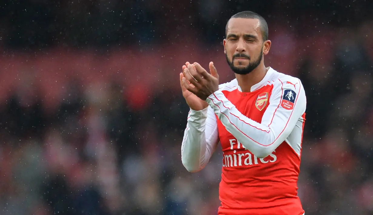 3. Theo Walcott, penyerang lincah Arsenal ini menjadi buruan dari Liverpool. Menurut Football Insider, The Reds siap memboyongnya ke Anfield dengan dana sebesar 25 juta poundsterling. (AFP/Glyn Kirk)