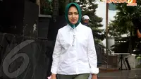 Senin (7/4/14), Wali Kota Tangerang Selatan Airin Rachmi Diany mendatangi gedung KPK, Kuningan, Jakarta Selatan (Liputan6.com/Johan Tallo)