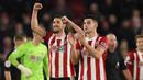 Para pemain Sheffield United merayakan kemenangan atas Arsenal pada laga Premier League di Stadion Bramall Lane, Sheffield, Senin (21/10). Sheffield menang 1-0 atas Arsenal. (AFP/Oli Scarff)