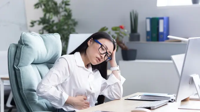 Stres Kejar Deadline Kerjaan Bikin Lambung Jadi Bermasalah, Gimana Cara Mengatasinya?