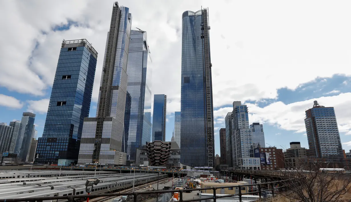 Konstruksi bangunan Vessel di proyek pembangunan Hudson Yards, Manhattan West Side, New York, AS, Selasa (12/3). Vessel menawarkan pandangan dan perspektif baru kepada para pengunjung. (REUTERS/Mike Segar)