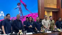 Menteri Keuangan (Menkeu), Sri Mulyani Indrawati bersama para wakil menteri keuangan dalam konferensi pers APBN KiTa, di Jakarta, Rabu (30/4/2025). (Tira/Liputan6.com)
