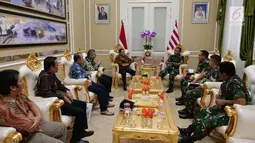 Suasana silaturahmi SCM/Emtek Group Audiensi di Markas Komando Korps Marinir, Jakarta, Kamis (26/9/2019). PT EMTEK Tbk/SCM bersilaturahmi dengan Komandan Korps Marinir dan staf, untuk memelihara dan kembali membangun kerjasama antara Emtek dan Korps Marinir. (Liputan6.com/Herman Zakharia)