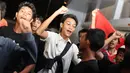 Kegembiraan para fans Garuda pada saat nonton bareng pertandingan Timnas Indonesia vs China di Kompleks Stadion Utama Gelora Bung Karno (SUGBK), Senayan, Jakarta, Selasa (15/10/2024) malam WIB. (Bola.com/Abdul Aziz)
