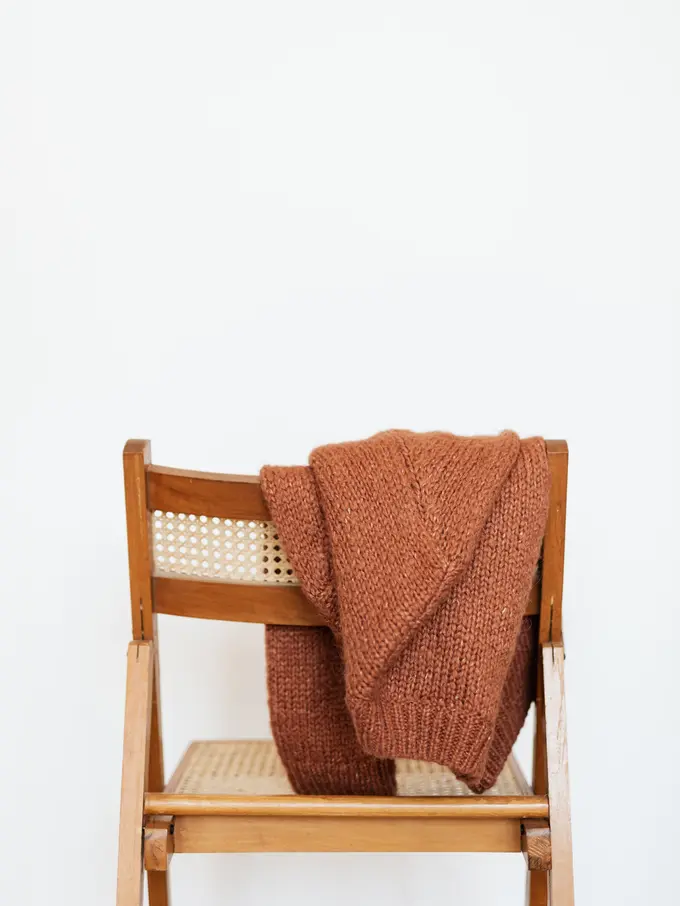 Contoh ilustrasi sweater rajut yang sudah dibenahi seratnya