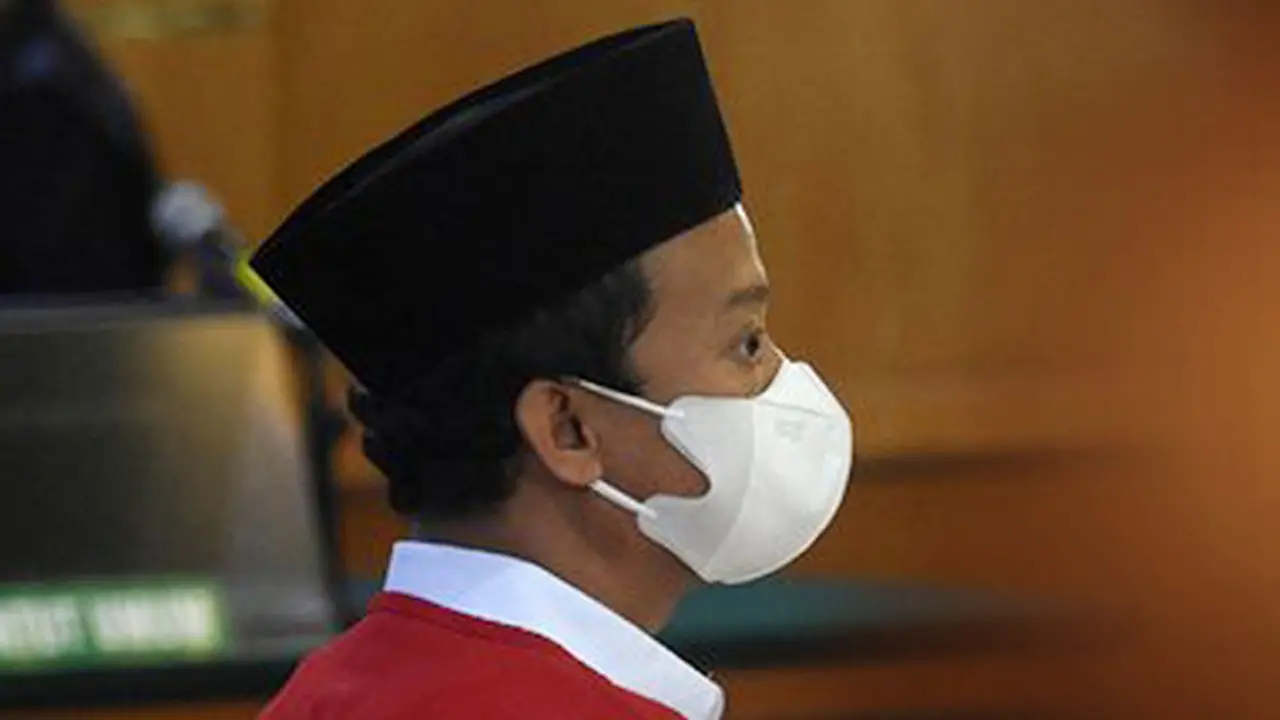 Banner Infografis Vonis Mati Herry Wirawan, Efek Jera Kejahatan Seksual? (Sumber Foto: AFP)