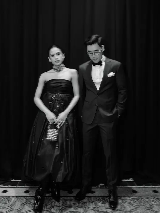 Efek dramatis juga terasa saat melihat foto Maudy dan Jesse dengan efek memudar. [Foto: Instagram/maudyayunda]