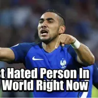 Oleh para netizen yang notabene penggemar Cristiano Ronaldo, Payet dinobatkan sebagai orang paling dibenci di dunia ini. (Foto: Twitter)